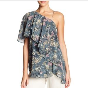 💕HP💕Ultra Chic! One shoulder blouse 1/5/19 HP 💕